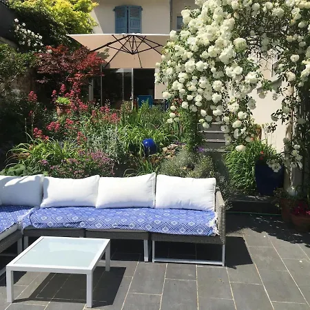 Les Roses Bleues 20 Minutes From Paris By Rer
